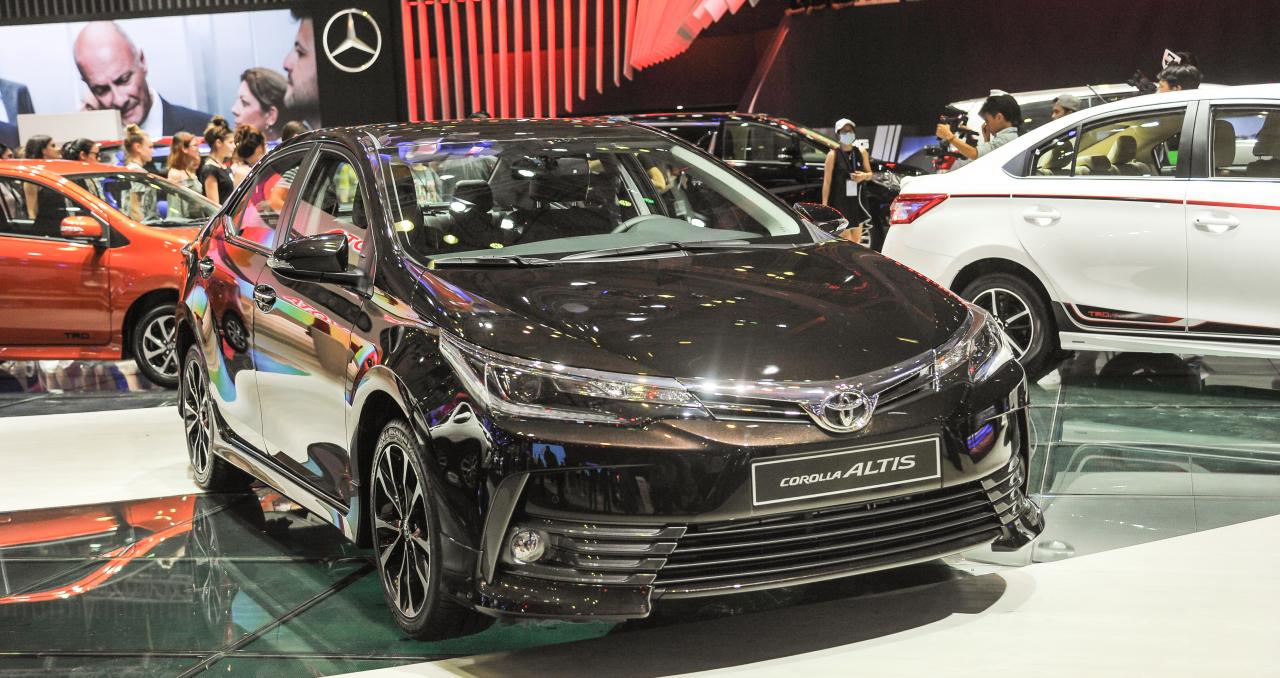Toyota Corolla Altis 2017 ra mắt thị trường Việt giá từ 702 triệu đồng