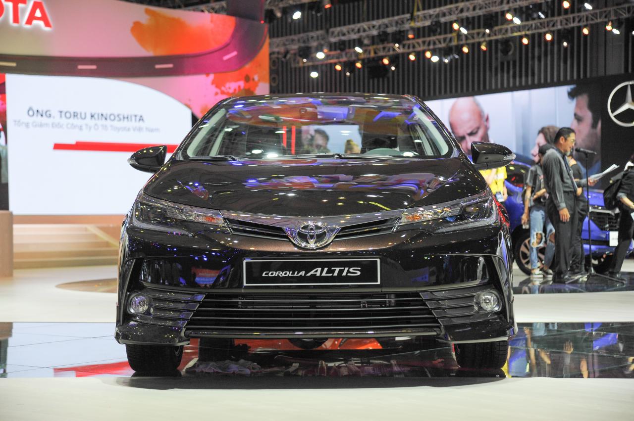 Toyota Corolla Altis 2017 bản nâng cấp giới thiệu tại Việt Nam Motor Show