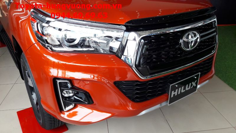 TOYOTA HILUX 2018 2.8G AT CAM ANH KIM